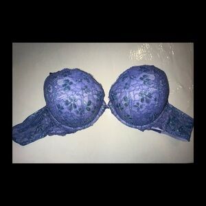 VS
38C
Dream Angels Push Up
Blue w/ blue sparkle lace
Smoke-free
Pet-free